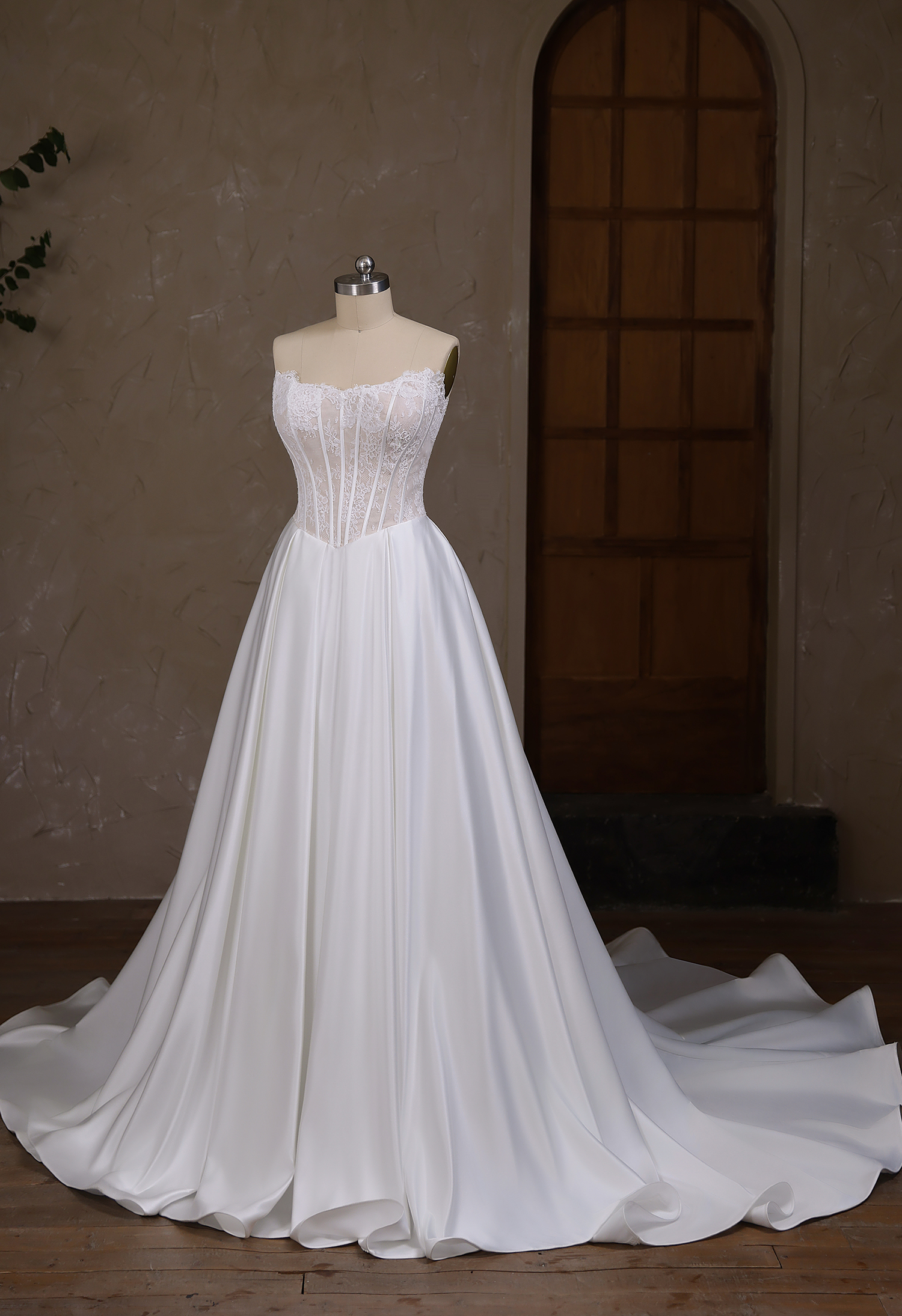 Embrace your fairytale moment in this stunning bridal gown, where elegance meets romance. The structured corset bodice, 