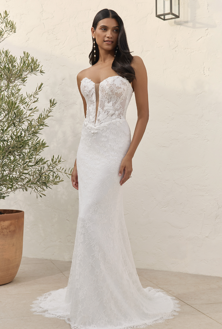 Embrace elegance in this stunning lace bridal gown that beautifully marries modern sophistication with timeless romance.