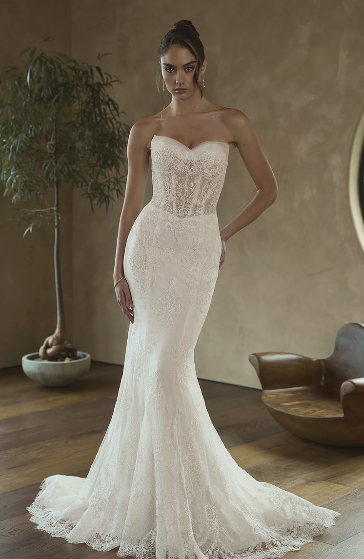 Embrace your inner goddess in this exquisite lace bridal gown that beautifully marries elegance and allure. The fitted s